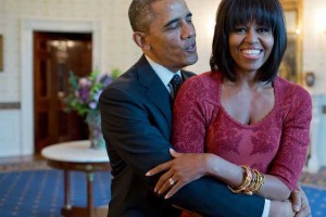 Amerikan başkanı Obama DJ oldu ve Eşi ile back to back DJ performansı için gün sayıyor.